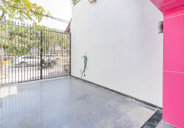 4 Bedroom Shophouse For Rent - Boeng Trabaek, Phnom Penh thumbnail