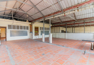 4 Bedroom Shophouse For Rent - Tonle Bassac, Phnom Penh thumbnail