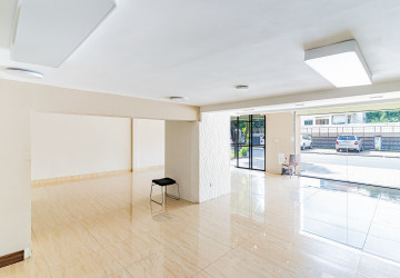 4 Bedroom Shophouse For Rent - Tonle Bassac, Phnom Penh thumbnail