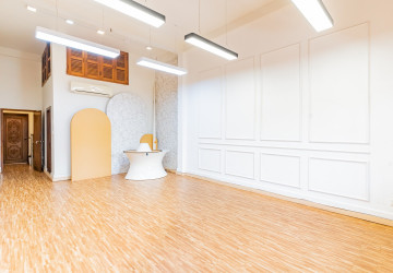 4 Bedroom Shophouse For Rent - Tonle Bassac, Phnom Penh thumbnail