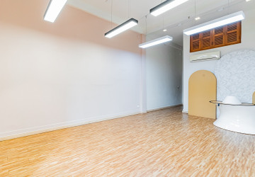 4 Bedroom Shophouse For Rent - Tonle Bassac, Phnom Penh thumbnail