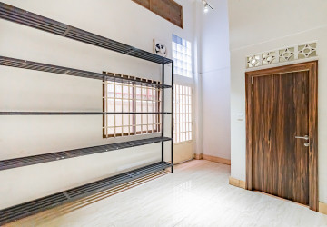 4 Bedroom Shophouse For Rent - Tonle Bassac, Phnom Penh thumbnail