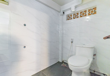 4 Bedroom Shophouse For Rent - Tonle Bassac, Phnom Penh thumbnail