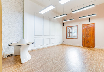 4 Bedroom Shophouse For Rent - Tonle Bassac, Phnom Penh thumbnail