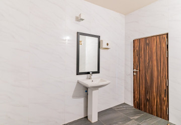 4 Bedroom Shophouse For Rent - Tonle Bassac, Phnom Penh thumbnail