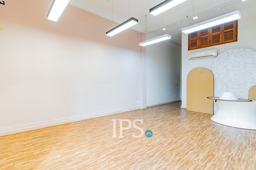 4 Bedroom Shophouse For Rent - Tonle Bassac, Phnom Penh