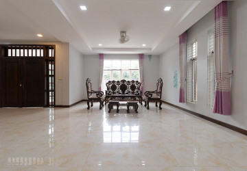 6 Bedroom House For Rent - Sala Kamreuk, Siem Reap thumbnail