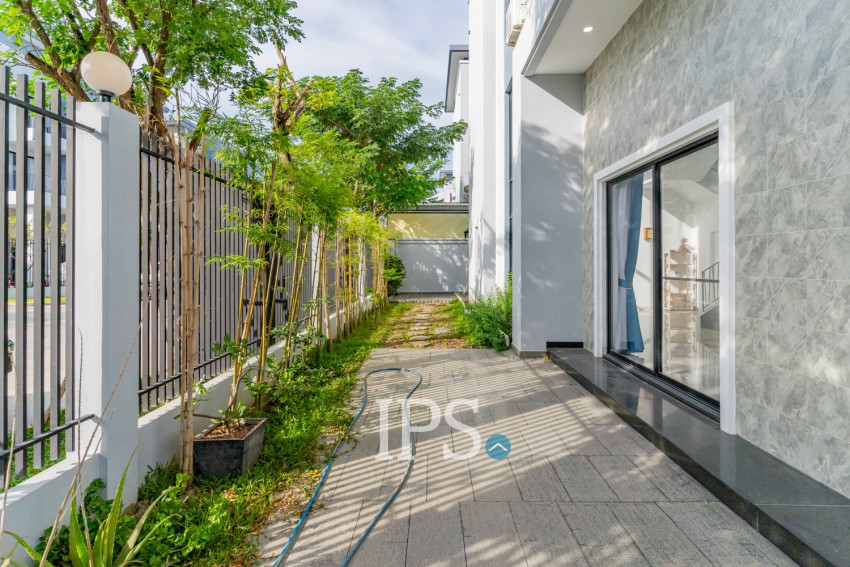 5 Bedroom Villa For Rent - Borey Palm Spring, Dangkao, Phnom Penh