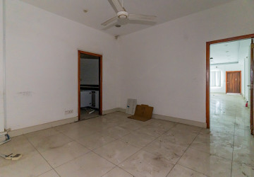 920 Sqm Commercial Building For Rent - Boeng Salang, PhnomPenh thumbnail