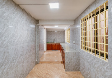 4 Bedroom Shophouse For Rent - Tonle Bassac, Phnom Penh thumbnail