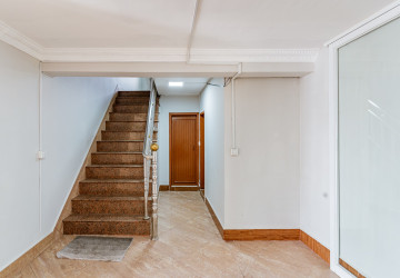 4 Bedroom Shophouse For Rent - Tonle Bassac, Phnom Penh thumbnail