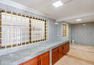 4 Bedroom Shophouse For Rent - Tonle Bassac, Phnom Penh thumbnail