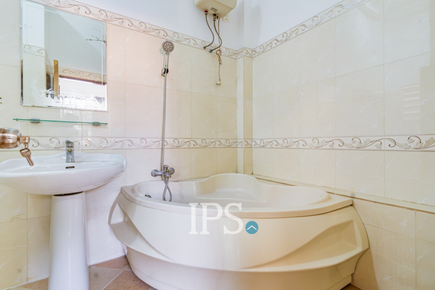 4 Bedroom Shophouse For Rent - Tonle Bassac, Phnom Penh