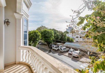 4 Bedroom Shophouse For Rent - Tonle Bassac, Phnom Penh thumbnail