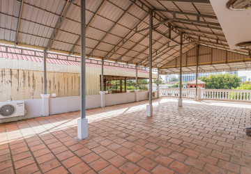 4 Bedroom Shophouse For Rent - Tonle Bassac, Phnom Penh thumbnail