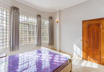 4 Bedroom Shophouse For Rent - Tonle Bassac, Phnom Penh thumbnail