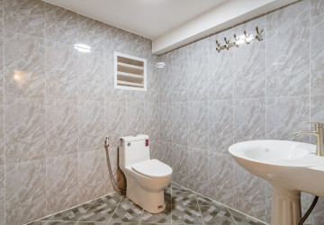 4 Bedroom Shophouse For Rent - Tonle Bassac, Phnom Penh thumbnail