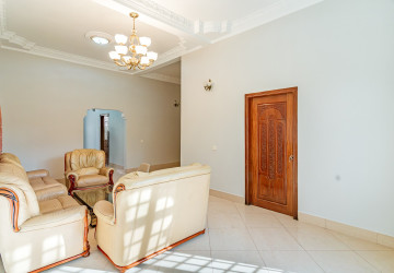 4 Bedroom Shophouse For Rent - Tonle Bassac, Phnom Penh thumbnail