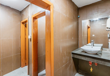 4 Bedroom Shophouse For Rent - Tonle Bassac, Phnom Penh thumbnail