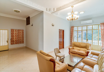 4 Bedroom Shophouse For Rent - Tonle Bassac, Phnom Penh thumbnail