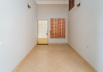 4 Bedroom Shophouse For Rent - Tonle Bassac, Phnom Penh thumbnail