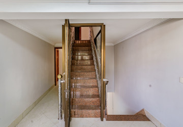 4 Bedroom Shophouse For Rent - Tonle Bassac, Phnom Penh thumbnail