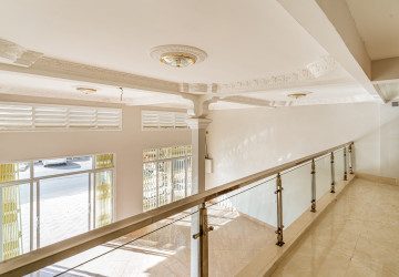 4 Bedroom Shophouse For Rent - Tonle Bassac, Phnom Penh thumbnail