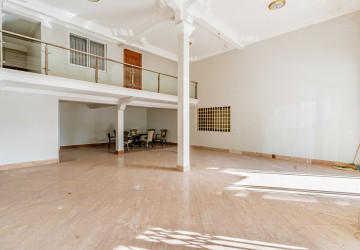 4 Bedroom Shophouse For Rent - Tonle Bassac, Phnom Penh thumbnail