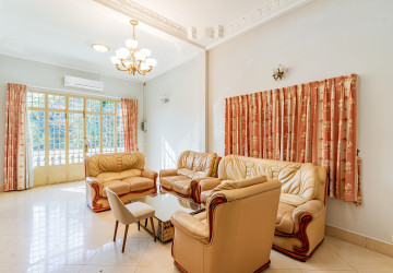 4 Bedroom Shophouse For Rent - Tonle Bassac, Phnom Penh thumbnail