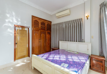 4 Bedroom Shophouse For Rent - Tonle Bassac, Phnom Penh thumbnail