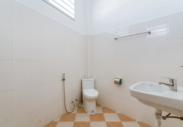 4 Bedroom Shophouse For Rent - Tonle Bassac, Phnom Penh thumbnail