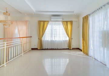 3 Bedroom Villa For Rent - Bassac Garden, Tonle Bassac, Phnom Penh thumbnail