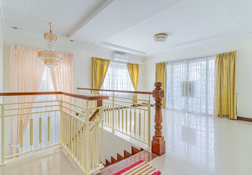 3 Bedroom Villa For Rent - Bassac Garden, Tonle Bassac, Phnom Penh thumbnail