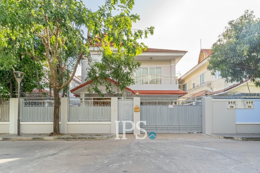 3 Bedroom Villa For Rent - Bassac Garden, Tonle Bassac, Phnom Penh