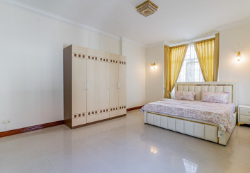 3 Bedroom Villa For Rent - Bassac Garden, Tonle Bassac, Phnom Penh thumbnail