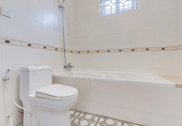 3 Bedroom Villa For Rent - Bassac Garden, Tonle Bassac, Phnom Penh thumbnail