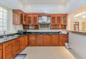 3 Bedroom Villa For Rent - Bassac Garden, Tonle Bassac, Phnom Penh thumbnail