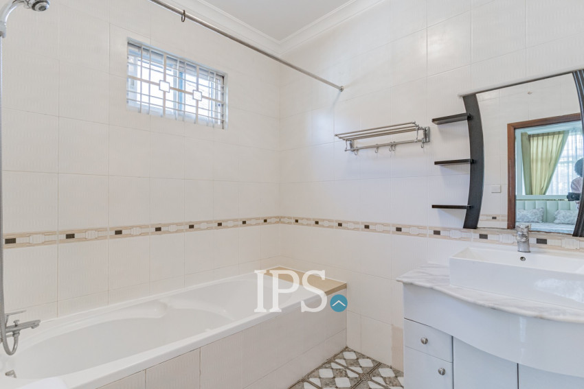 3 Bedroom Villa For Rent - Bassac Garden, Tonle Bassac, Phnom Penh