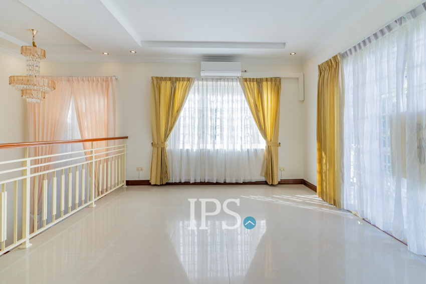 3 Bedroom Villa For Rent - Bassac Garden, Tonle Bassac, Phnom Penh