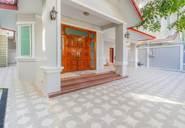 3 Bedroom Villa For Rent - Bassac Garden, Tonle Bassac, Phnom Penh thumbnail