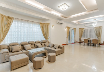 3 Bedroom Villa For Rent - Bassac Garden, Tonle Bassac, Phnom Penh thumbnail