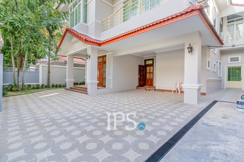 3 Bedroom Villa For Rent - Bassac Garden, Tonle Bassac, Phnom Penh