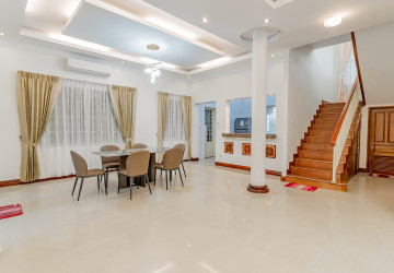 3 Bedroom Villa For Rent - Bassac Garden, Tonle Bassac, Phnom Penh thumbnail