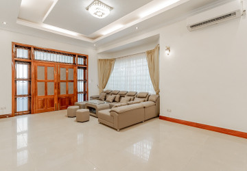 3 Bedroom Villa For Rent - Bassac Garden, Tonle Bassac, Phnom Penh thumbnail