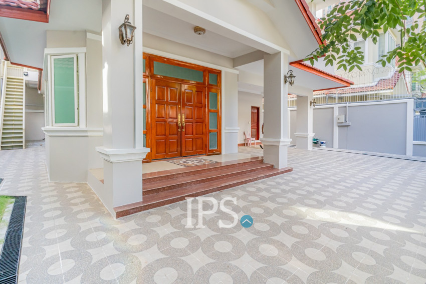 3 Bedroom Villa For Rent - Bassac Garden, Tonle Bassac, Phnom Penh
