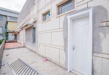 77 Sqm Office Space For Rent - Boeung Kak 1, Phnom Penh thumbnail