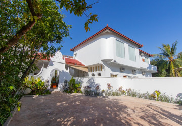 11 Bedroom Boutique Hotel For Rent - Svay Dangkum, Siem Reap thumbnail