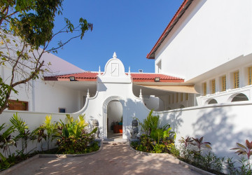 11 Bedroom Boutique Hotel For Rent - Svay Dangkum, Siem Reap thumbnail