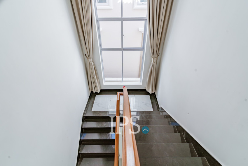 4 Bedroom Villa For Sale - Borey ML Green Land, Rolous, Phnom Penh