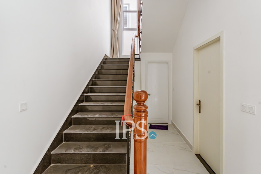 4 Bedroom Villa For Sale - Borey ML Green Land, Rolous, Phnom Penh